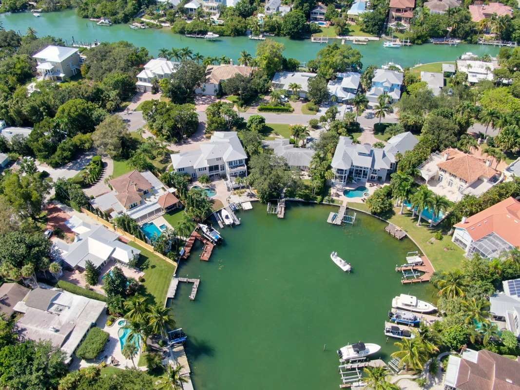 Building Authority With Content in Deltona, Florida — pool service business insights