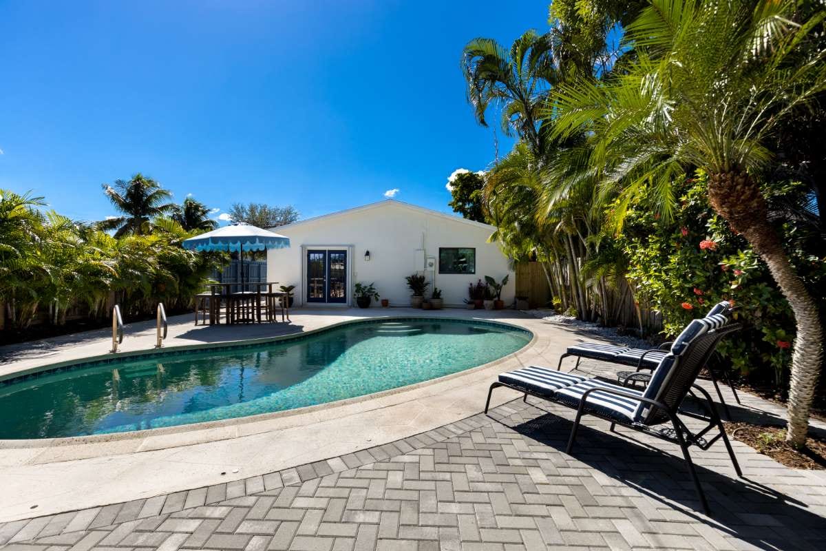 How Pool Companies Are Thriving in Alameda County, California — pool service business insights