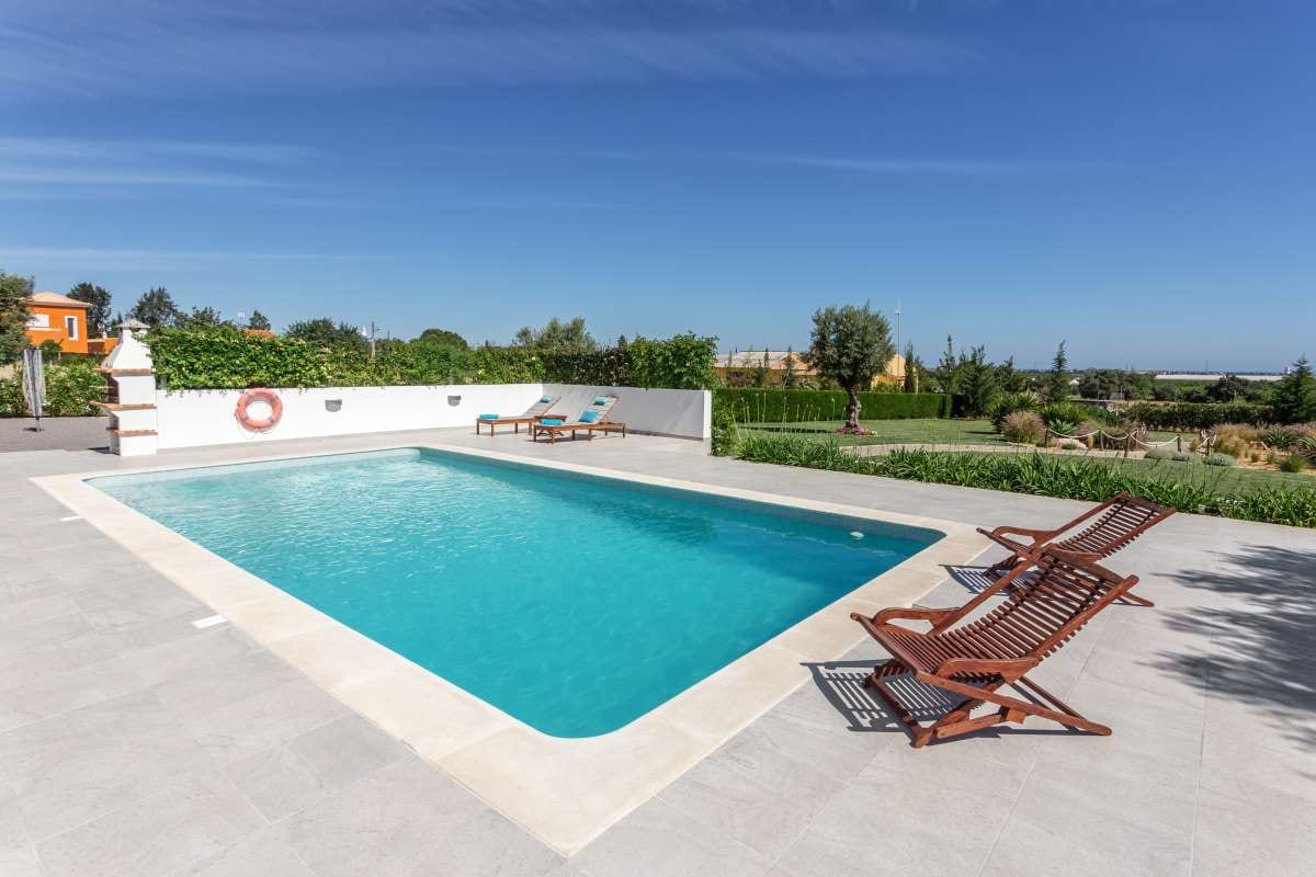 How Technicians Can Adapt to Changing Pool Technology — pool service business insights