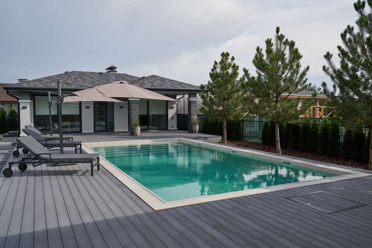 How to Choose Your First Pool Service Vehicle — pool service business insights