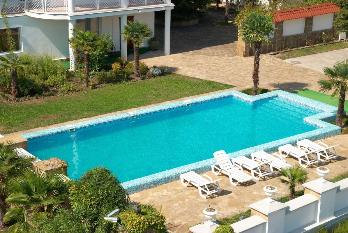 How to Handle Customer Expectations in Luxury Neighborhoods — pool service business insights