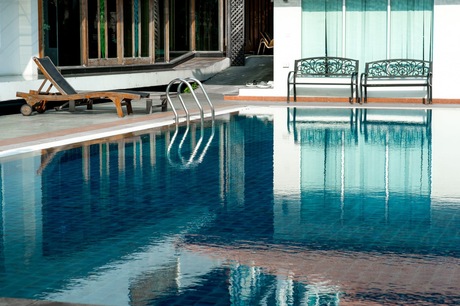 Local Radio Ads: Are They Still Effective for Pool Route Promotion? — pool service business insights