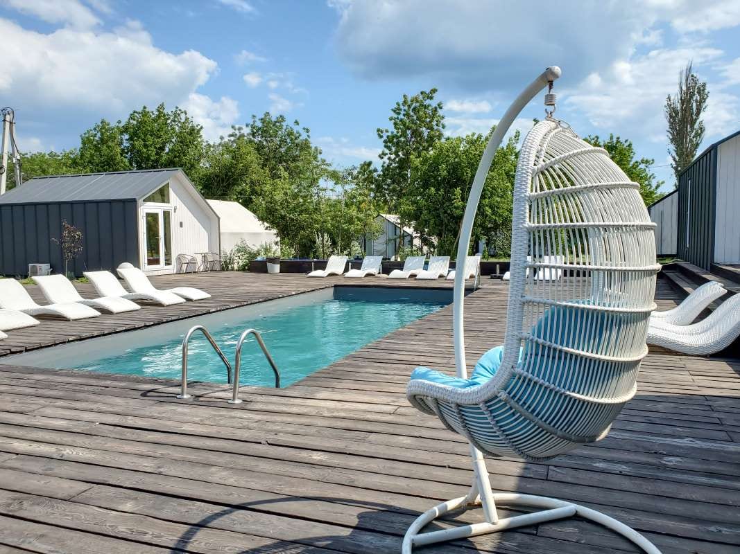 Pool Vacuum Hoses: Types, Care, and Longevity — pool service business insights