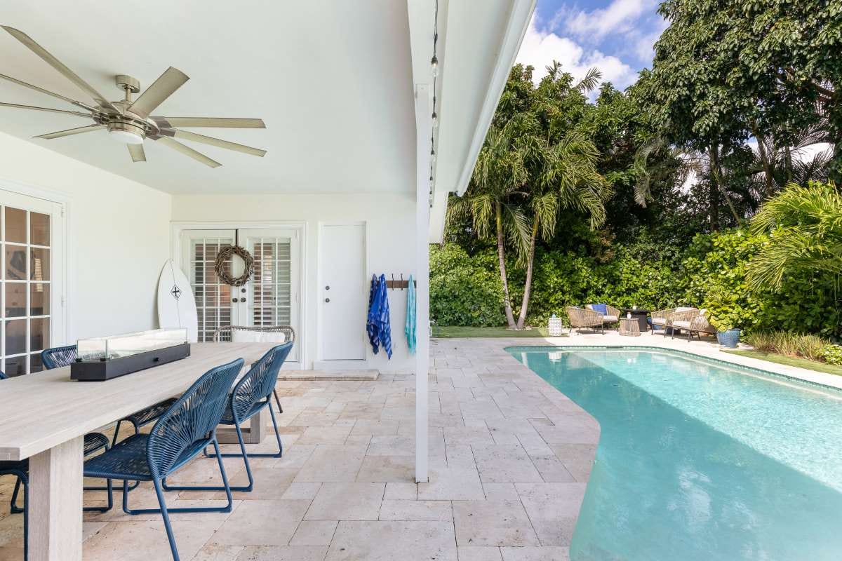 Selecting the Right Pool Brush for Different Surfaces — pool service business insights