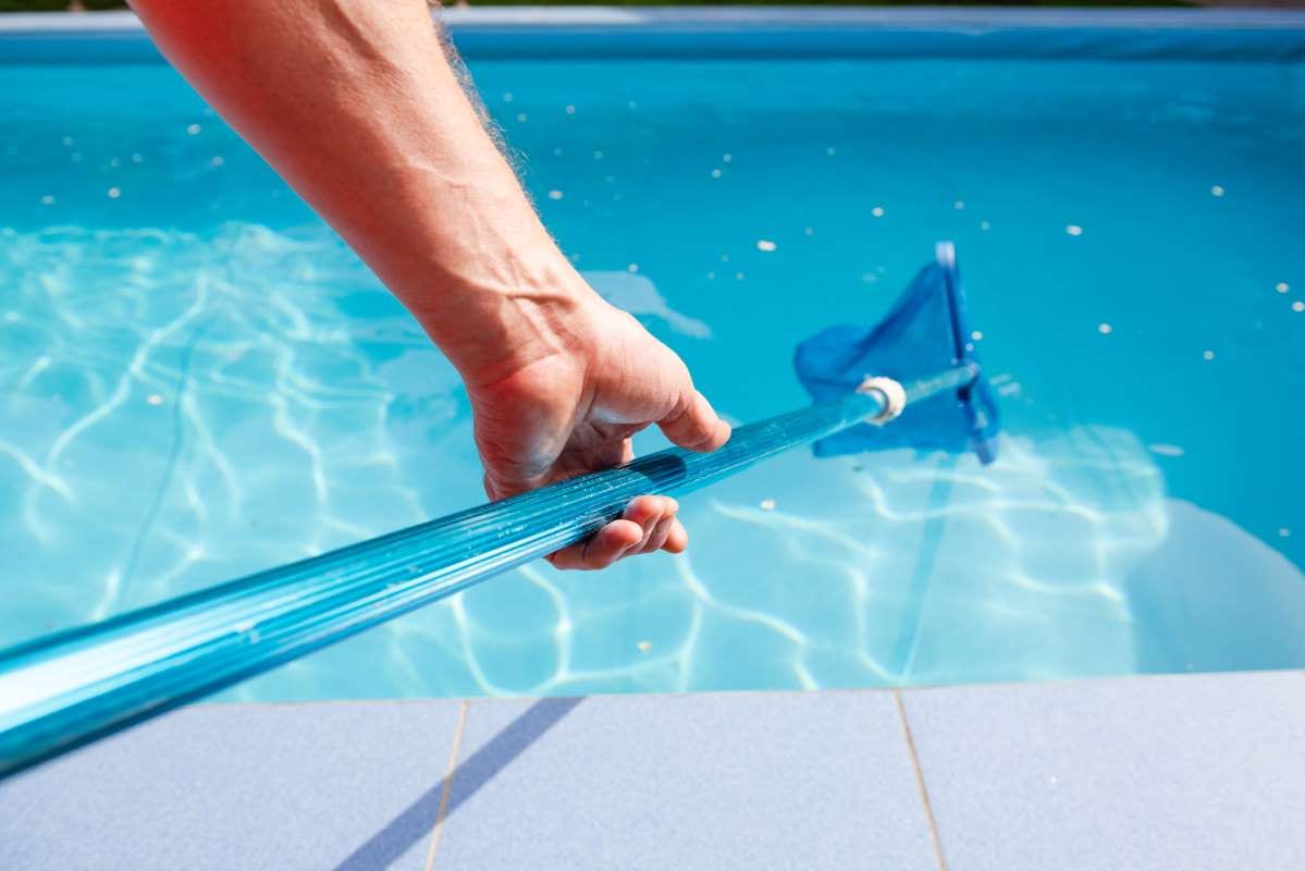 Why Daily Briefings Improve Multi-Route Coordination — pool service business insights