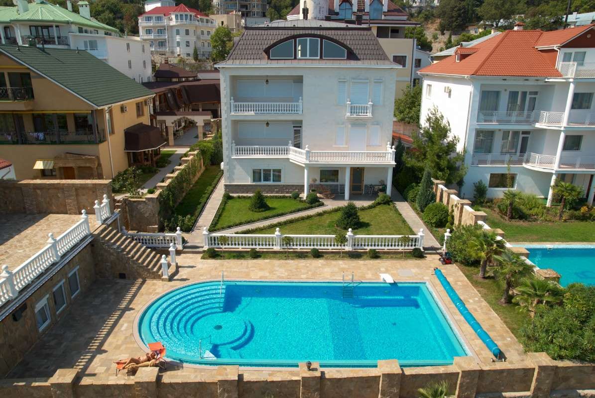 Why Gainesville, Florida Pool Routes Are in Demand — pool service business insights